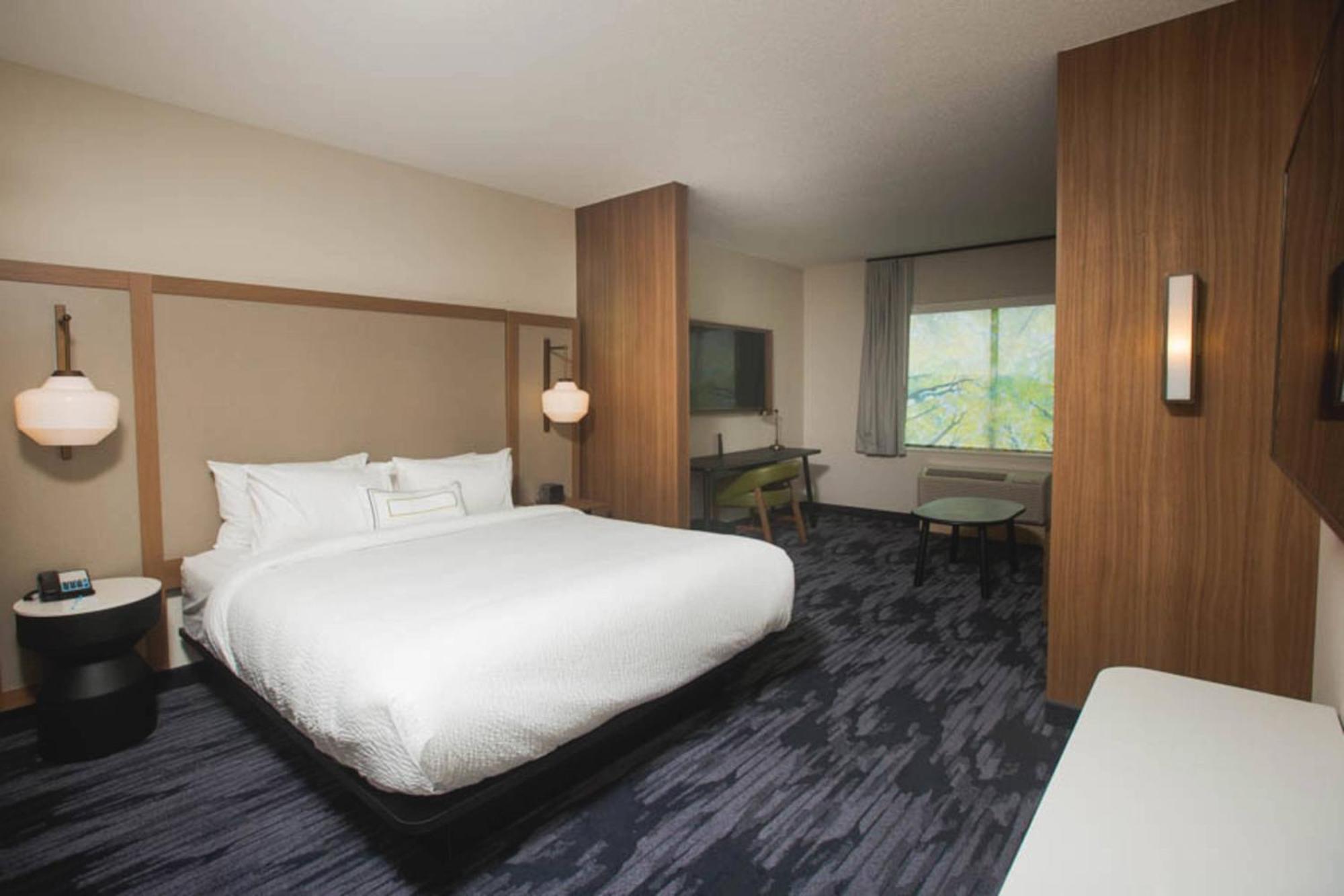 Fairfield Inn & Suites By Marriott Philadelphia Broomall/Newtown Square Exterior photo
