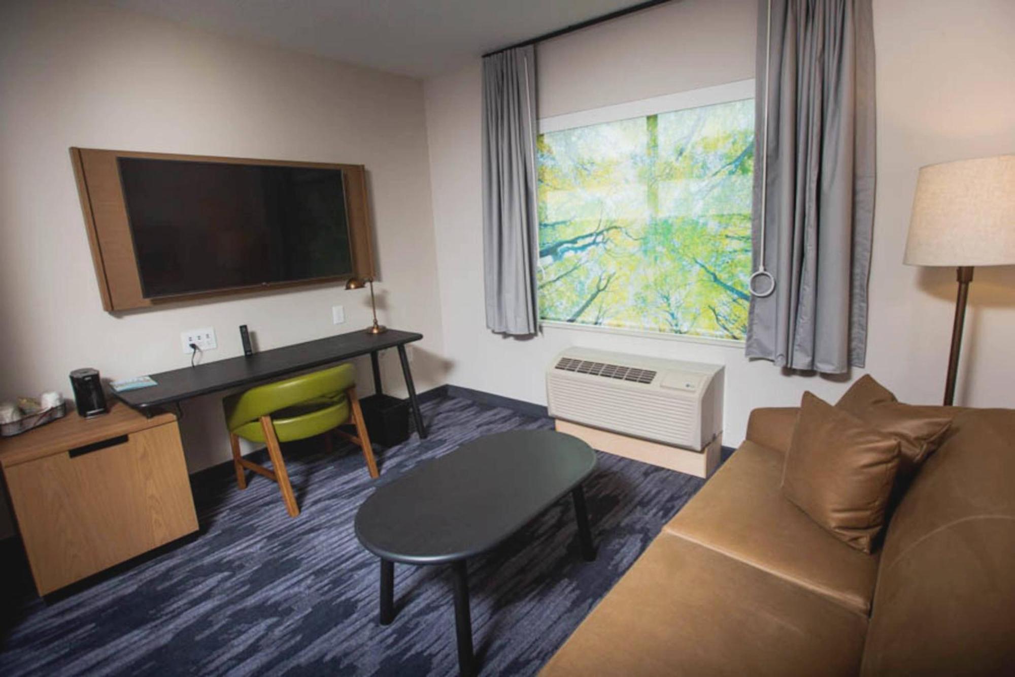 Fairfield Inn & Suites By Marriott Philadelphia Broomall/Newtown Square Exterior photo
