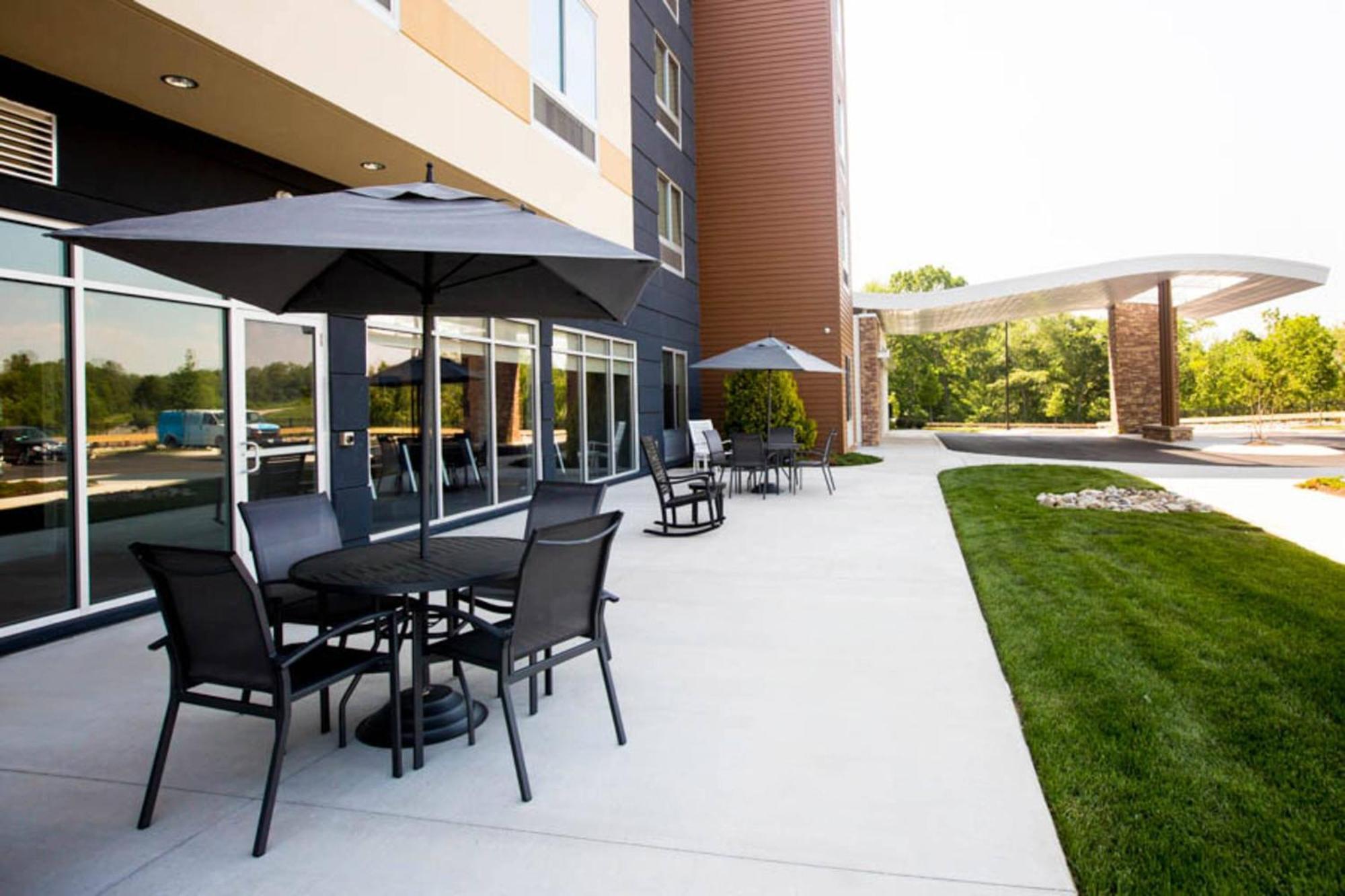 Fairfield Inn & Suites By Marriott Philadelphia Broomall/Newtown Square Exterior photo